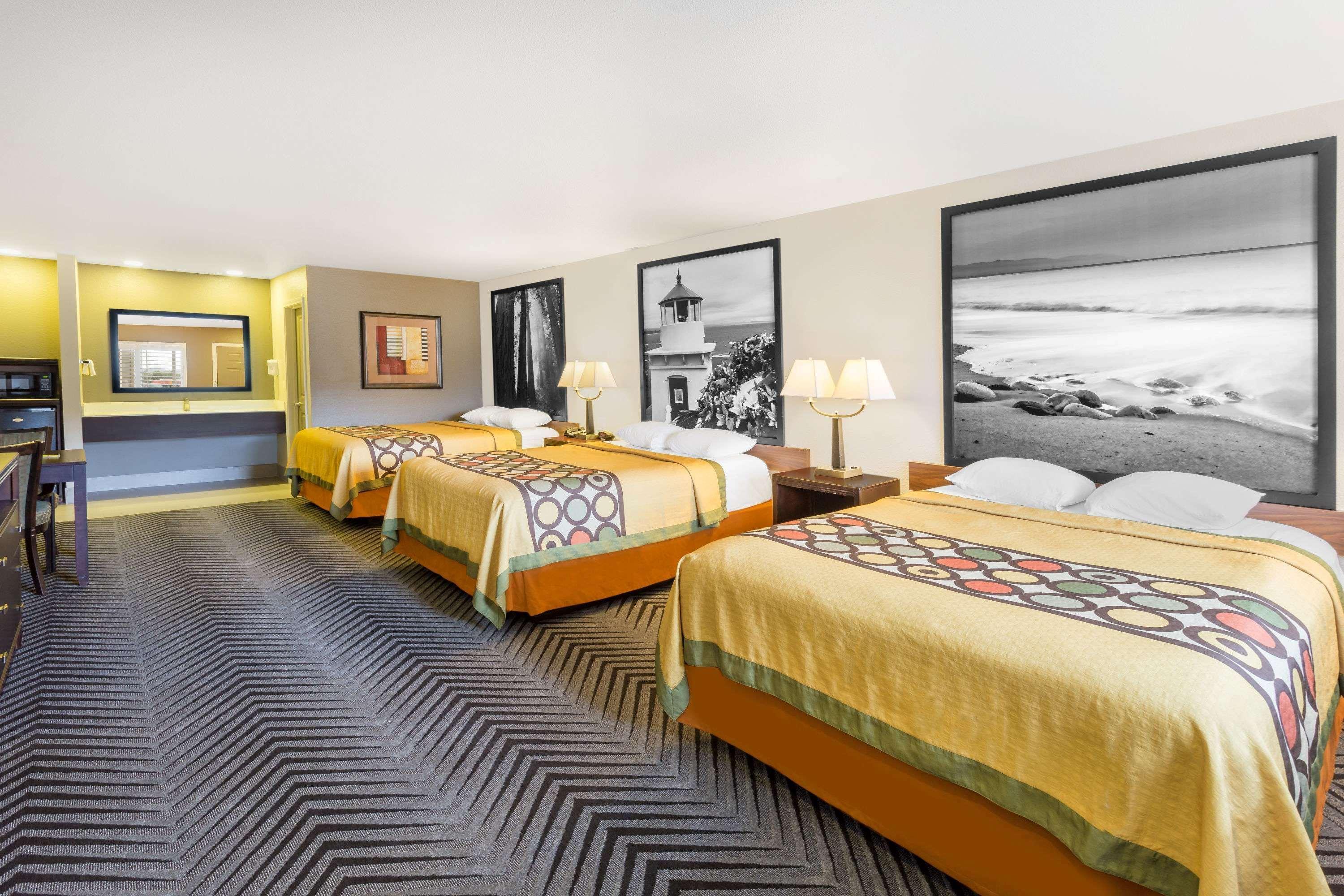 Super 8 By Wyndham Fortuna Exterior foto