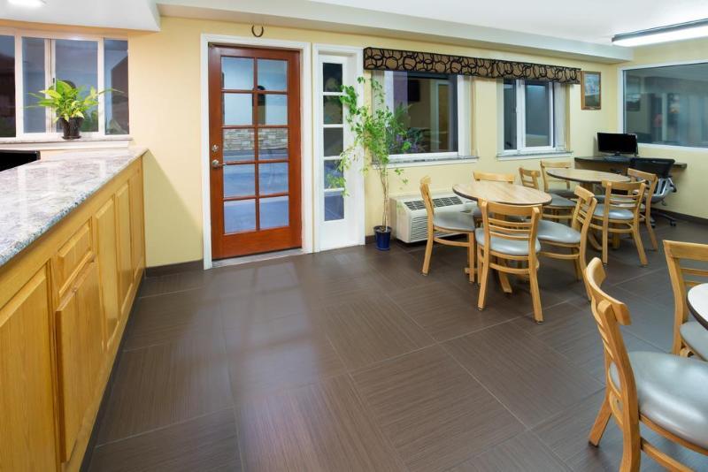 Super 8 By Wyndham Fortuna Exterior foto